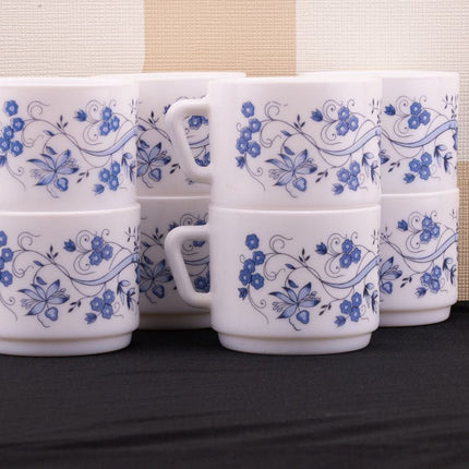 Tasse vintage blanc fleuris bleus Arcopal collection Aster