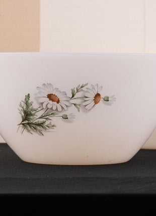 2 saladiers blancs vintage Arcopal collection Marguerite