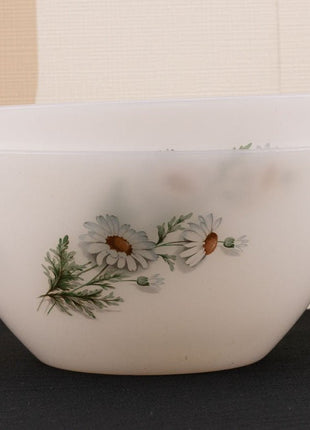 2 saladiers blancs vintage Arcopal collection Marguerite