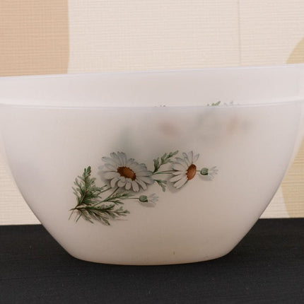 2 saladiers blancs vintage Arcopal collection Marguerite