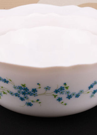 3 saladiers vintage Arcopal collection Veronica blancs avec des motifs fleuris bleus