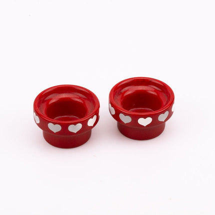 2 bougeoirs vintage rouges avec des cœurs