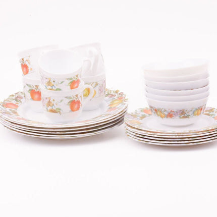 Service Arcopal vintage blanc avec des fleurs oranges (tasses, assiettes et bols) 
