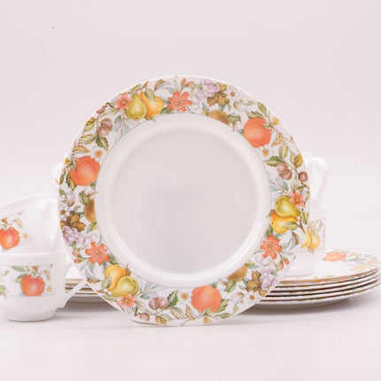 Service Arcopal vintage blanc avec des fleurs oranges (tasses, assiettes et bols)