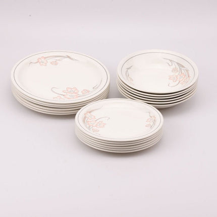 Service 6 assiettes Churchill vintages blanches avec motifs fleuris