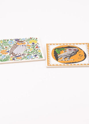 2 dessous de plats en faïence illustré avec des hiboux