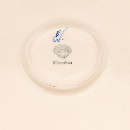 Plateau vintage blanc avec des motifs bleus en porcelaine Victoria