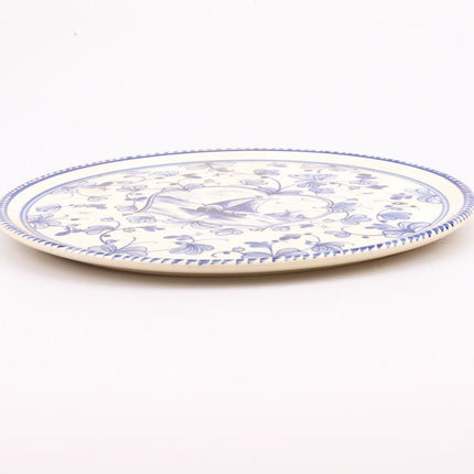 Plateau vintage blanc avec des motifs bleus en porcelaine Victoria