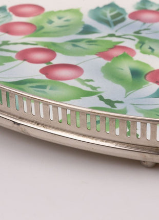 Plateau ovale en céramique représentant des branches de cerises