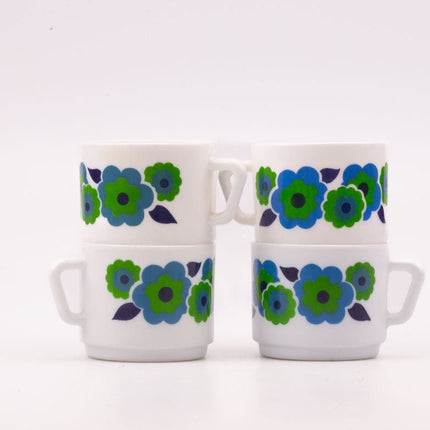 4 tasses Arcopal vintage en porcelaine blanche avec des motifs fleuris rouge collection Lotus