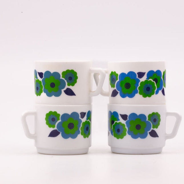 4 tasses Arcopal vintage en porcelaine blanche avec des motifs fleuris rouge collection Lotus