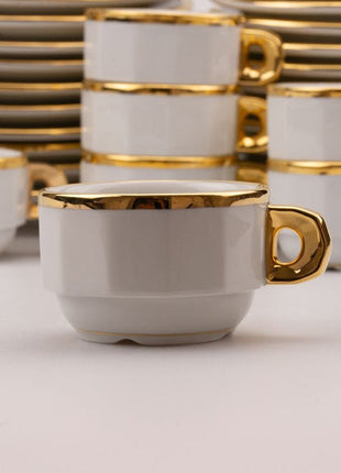 Zeldzaam Pillivuyt dessert- en koffieservies in wit porselein met gouden rand, voor 12 personen.