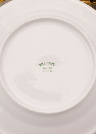 Zeldzaam Pillivuyt dessert- en koffieservies in wit porselein met gouden rand, voor 12 personen.