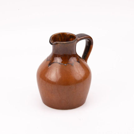 Pichet carafe en grès signé Jeanne