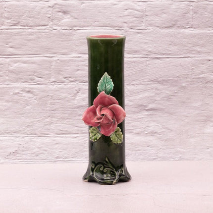 Elégant vase en porcelaine verte à rose