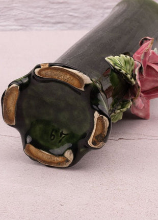 Elégant vase en porcelaine verte à rose