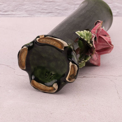 Elégant vase en porcelaine verte à rose