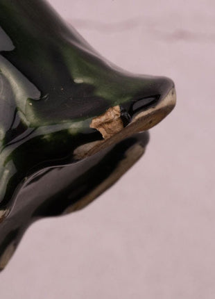 Elégant vase en porcelaine verte à rose