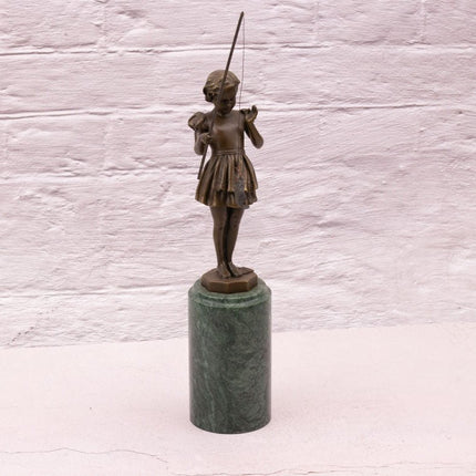 Sculpture en bronze Jeune Pêcheuse socle en marbre