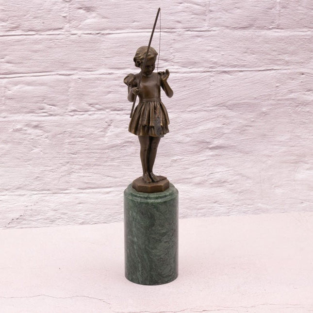 Sculpture en bronze Jeune Pêcheuse socle en marbre