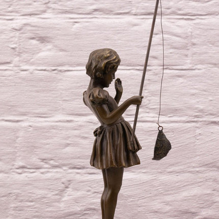 Sculpture en bronze Jeune Pêcheuse socle en marbre
