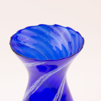 Blauwe vaas van geblazen Murano-glas