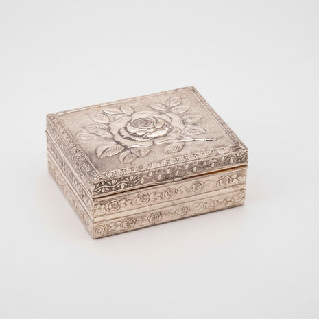 Boîte à bijoux en métal argenté
