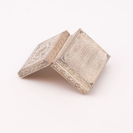 Boîte à bijoux en métal argenté