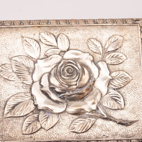 Boîte à bijoux en métal argenté