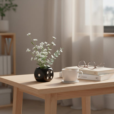 Black die-shaped pot