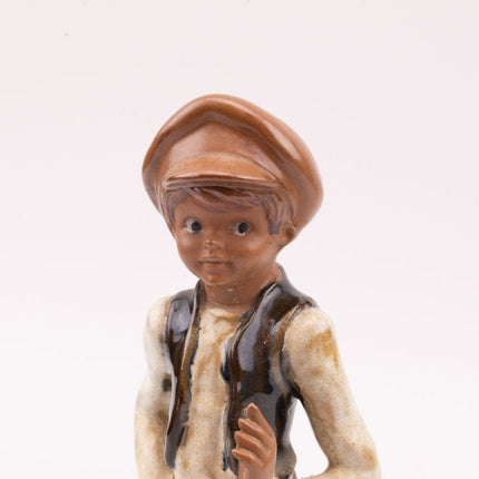 Figurine vintage porcelaine émaillée Jeune homme