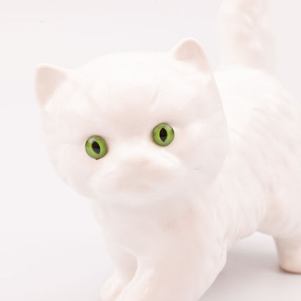 Chat persan en porcelaine blanche et aux yeux verts Vandermissen