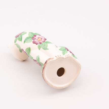 Chat vintage blanc en porcelaine à motifs de fleurs mauves et vertes