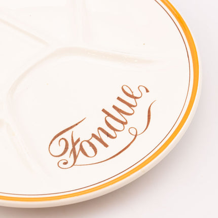 6 assiettes à compartiments pour Fondue Boch de la série "Fermette" en porcelaine blanche avec pourtour rouge