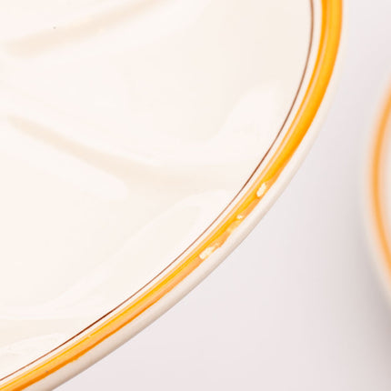 6 assiettes à compartiments pour Fondue Boch de la série "Fermette" en porcelaine blanche avec pourtour rouge