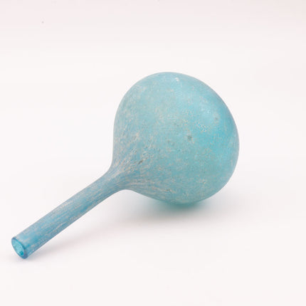 Vase soliflore bleu azur en verre dépoli en gourde et bec aminçit
