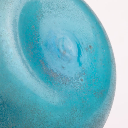 Vase soliflore bleu azur en verre dépoli en gourde et bec aminçit