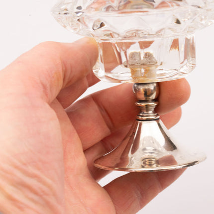 Set de 2 bougeoirs en verre sur pied en métal argenté