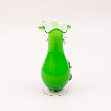 Vase en verre soufflé excentrique vert avec des fleurs en relief Murano