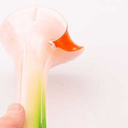 Vase en vert en forme de fleur vert et orange de style murano longiligne