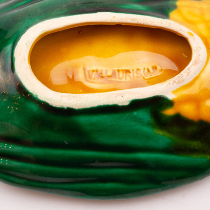 Beurrier Vallauris en porcelaine en forme d'épi de maïs vert et jaune et son couteau assorti
