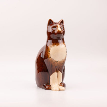 Grande figurine de chat en céramique brune et beige craquelée