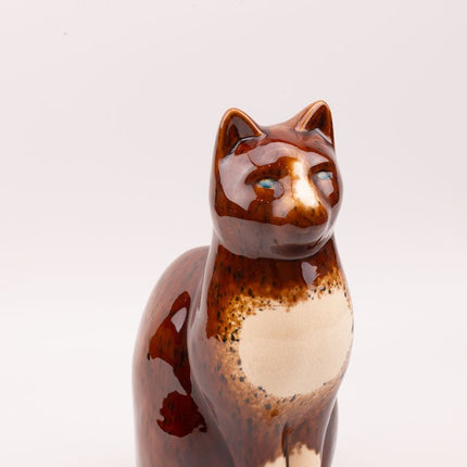 Grande figurine de chat en céramique brune et beige craquelée