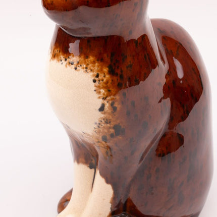 Grande figurine de chat en céramique brune et beige craquelée