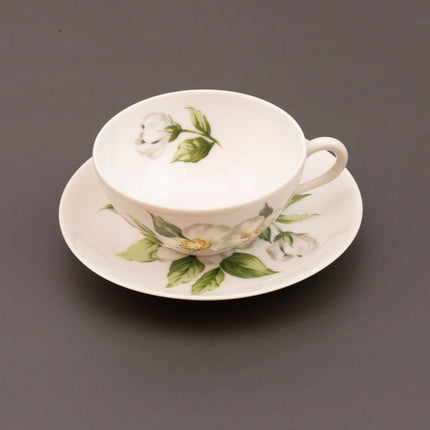 Set de 8 petites tasses et soucoupes blanches en porcelaine de Paris Eglantine