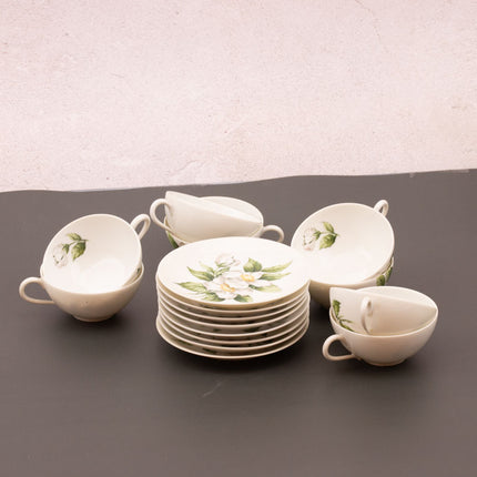 Set de 8 petites tasses et soucoupes blanches en porcelaine de Paris Eglantine