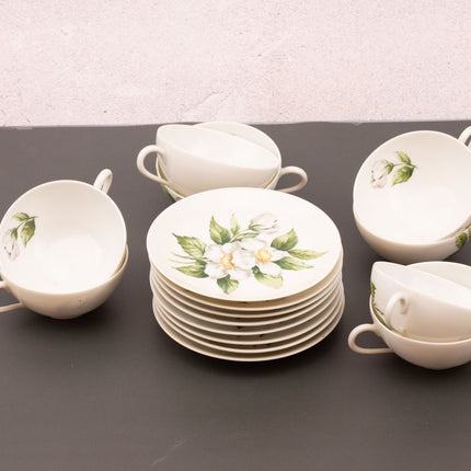 Set de 8 petites tasses et soucoupes blanches en porcelaine de Paris Eglantine