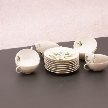 Set de 8 petites tasses et soucoupes blanches en porcelaine de Paris Eglantine