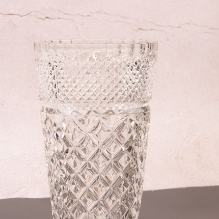 Grand vase en cristal élégant ciselé transparent style Art Déco