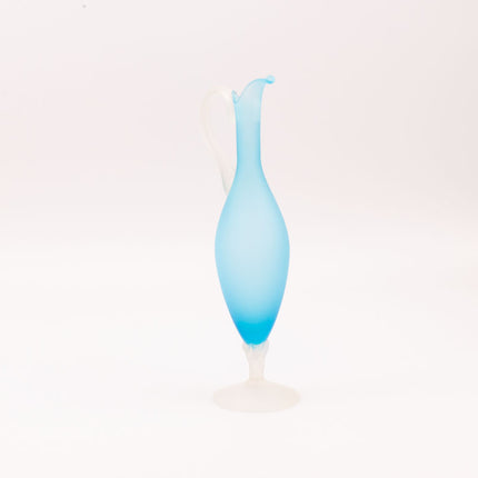Vase aiguière élégant en verre soufflé bleu azur
